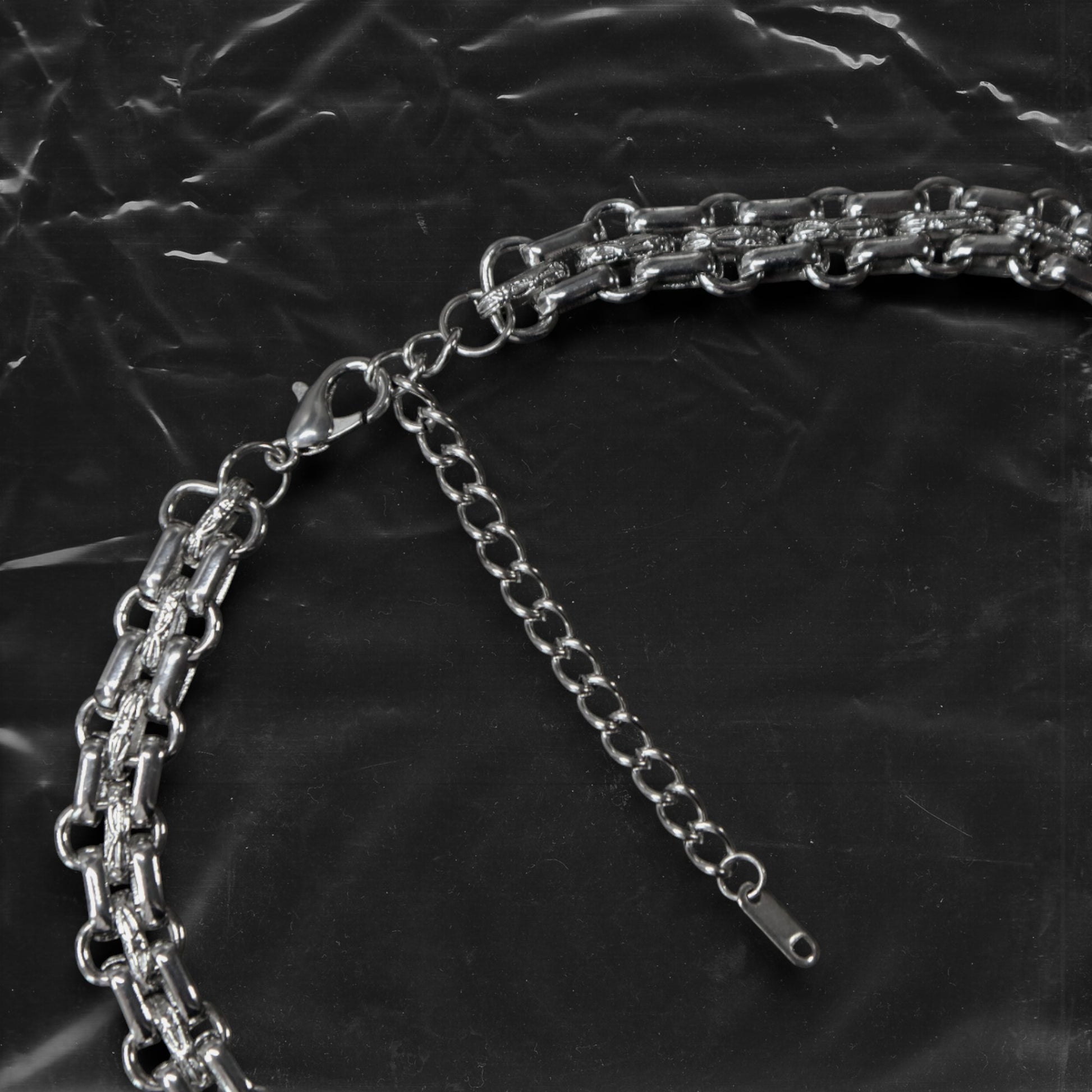 Chockychoker "Button Riot" Choker
 Crafted with a bold silver chain base, this choker is adorned with a playful mix of oversized and small multicolor vintage metal buttons and silver-toned star charms. Like a vibrant button explosion, the design fuses Y2K, gothic kawaii, and playful aesthetics ， perfect for lovers of colorful layering, creative styling, and expressive fashion.